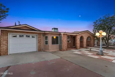 4853 Sun Valley Dr, El Paso, TX 79924