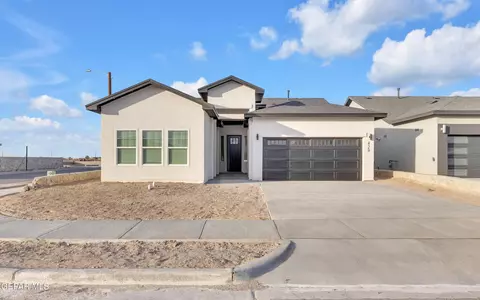 429 Santiago Munos St, Vinton, TX 79821