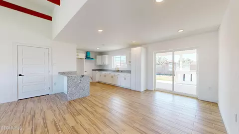 8334 N North Loop Dr, El Paso, TX 79907 photo 11