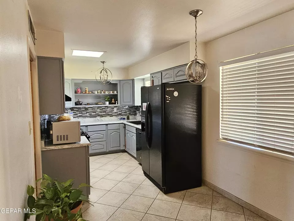 Kitchen - 9937 Bomarc St E, El Paso, TX 79924 photo 3 of 4
