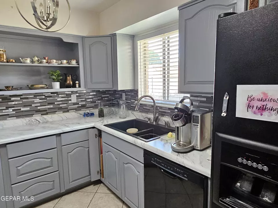 Kitchen - 9937 Bomarc St E, El Paso, TX 79924 photo 4 of 4