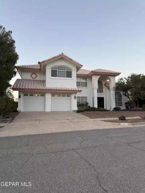 5933 Via Cuesta Dr, El Paso, TX 79912