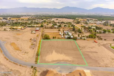 17 Triple Crown Rd, Anthony, NM 88021