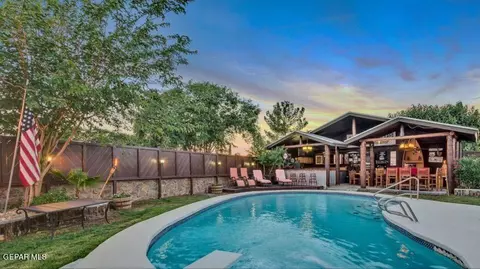437 Penroy Ln, Horizon City, TX 79928