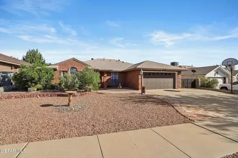 816 El Parque Dr, El Paso, TX 79912