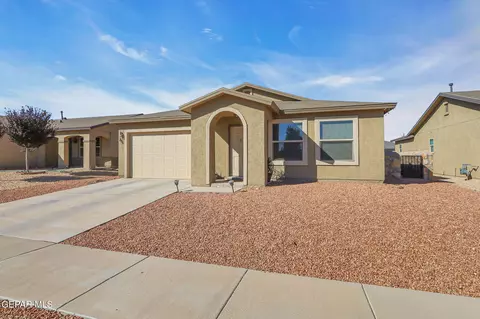 825 Villa Seca Dr, Horizon City, TX 79928