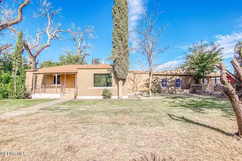 915 Sparks Cir, Socorro, TX 79927