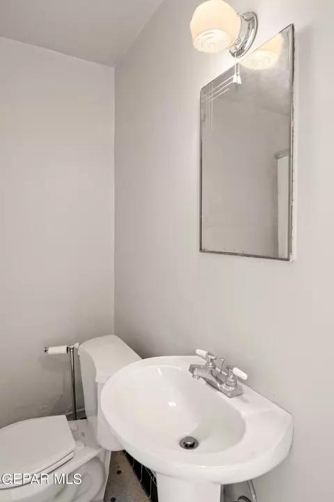 Bath - 620 Blacker Ave, El Paso, TX 79902 photo 12 of 12
