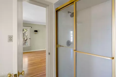 Bath - 620 Blacker Ave, El Paso, TX 79902 photo 3 of 12