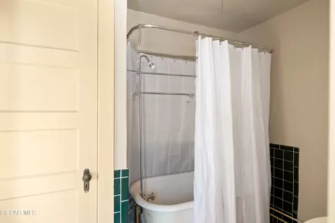 Bath - 620 Blacker Ave, El Paso, TX 79902 photo 11 of 12
