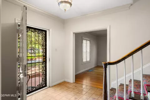 Entry Way - 620 Blacker Ave, El Paso, TX 79902 photo 2 of 10