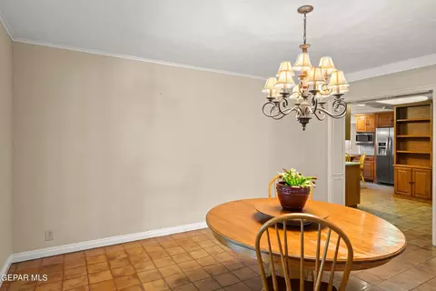 Dining - 620 Blacker Ave, El Paso, TX 79902 photo 3 of 5