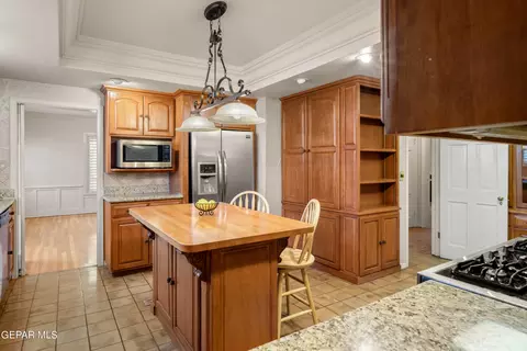 Kitchen - 620 Blacker Ave, El Paso, TX 79902 photo 3 of 5