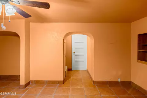 Entry Way - 620 Blacker Ave, El Paso, TX 79902 photo 6 of 10