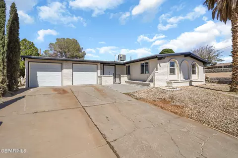 10493 Chinaberry Dr, El Paso, TX 79925