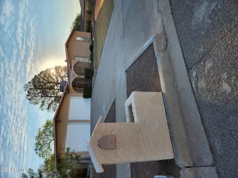 919 De Leon Dr, El Paso, TX 79912