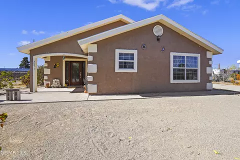 3571 Black Bear Ln, El Paso, TX 79938