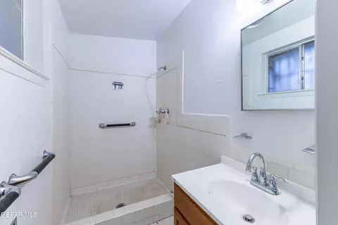 Bath - 10436 Lambda Dr, El Paso, TX 79924 photo 1 of 3