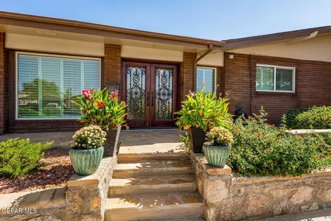 4244 Ridgecrest Dr, El Paso, TX 79902