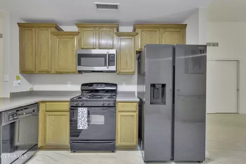 Kitchen - 6234 Spotted Eagle Dr, El Paso, TX 79924 photo 3 of 6