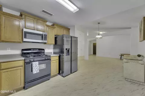 Kitchen - 6234 Spotted Eagle Dr, El Paso, TX 79924 photo 4 of 6