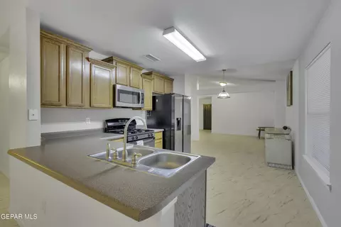Kitchen - 6234 Spotted Eagle Dr, El Paso, TX 79924 photo 5 of 6