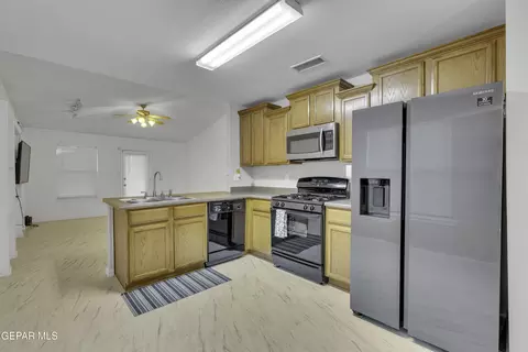 Kitchen - 6234 Spotted Eagle Dr, El Paso, TX 79924 photo 2 of 6