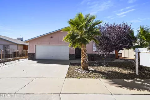 709 Danube Dr, Horizon City, TX 79928