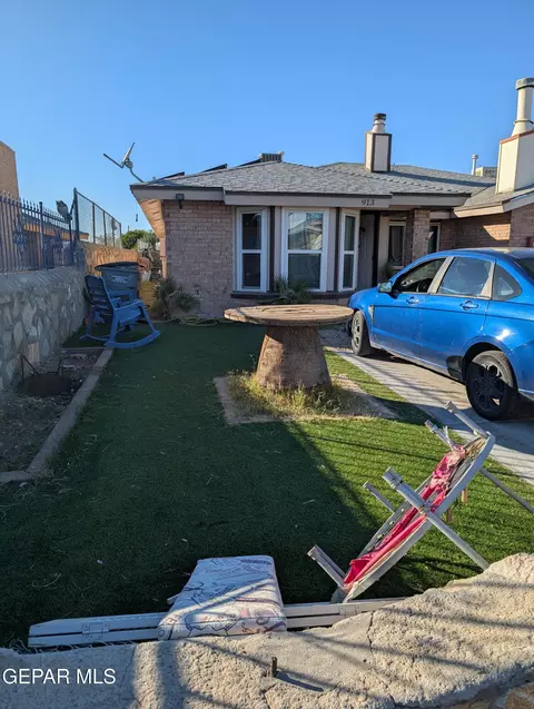 913 Destello Rd, El Paso, TX 79907