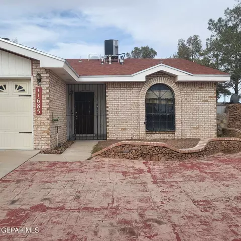 11685 Stockmeyer Dr, El Paso, TX 79936