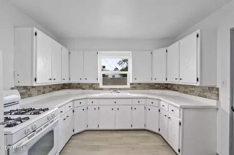 Kitchen - 239 Sofia Pl, El Paso, TX 79907 photo 5 of 5