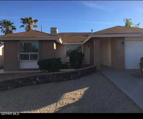 11817 Jim Thorpe Dr, El Paso, TX 79936
