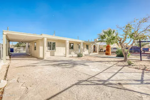 131 Pinon Dr, Sunland Park, NM 88063
