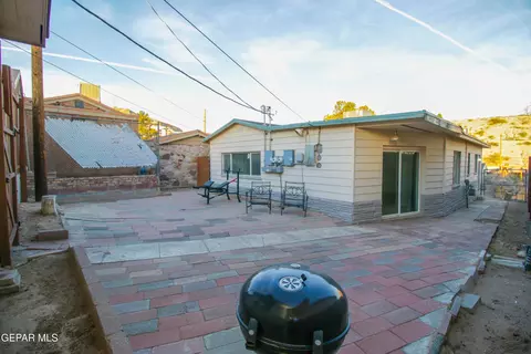 Exterior - 1213 Wright St, El Paso, TX 79902 photo 5 of 9