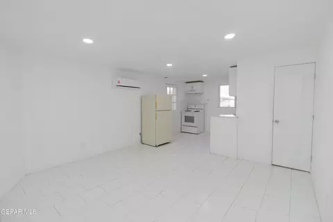 Living - 1213 Wright St, El Paso, TX 79902 photo 3 of 4