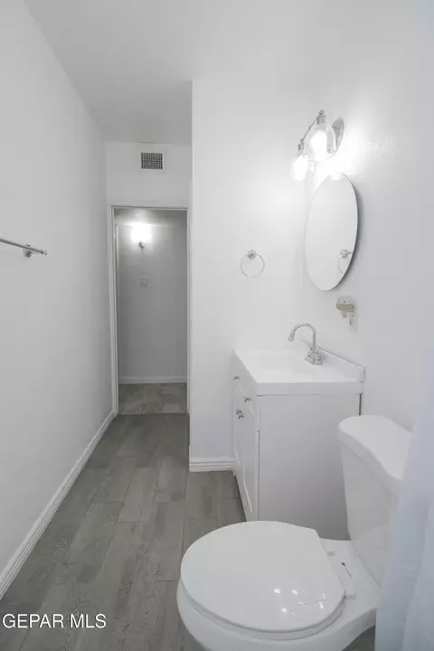 Bath - 1213 Wright St, El Paso, TX 79902 photo 2 of 4