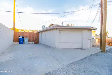 Exterior - 1213 Wright St, El Paso, TX 79902 photo 3 of 9