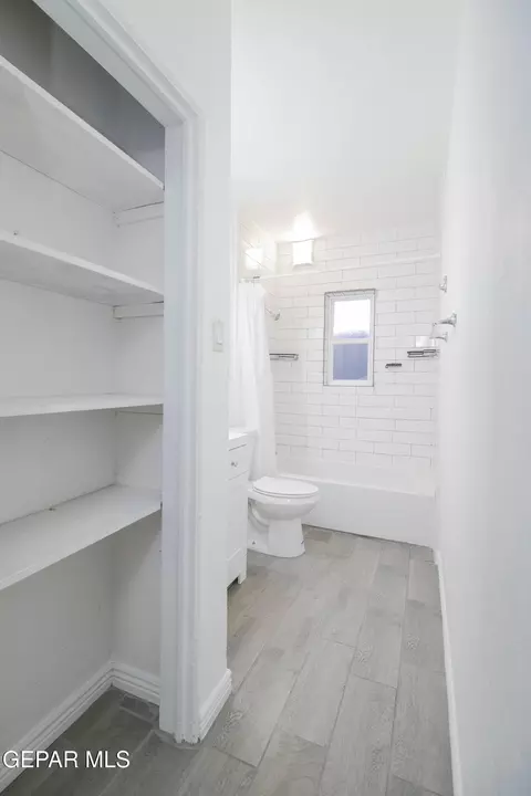 Bath - 1213 Wright St, El Paso, TX 79902 photo 1 of 4