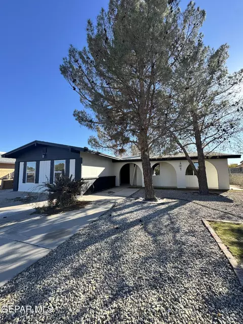10820 Elkhart Dr, El Paso, TX 79935