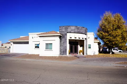 5701 Valley Oak Dr, El Paso, TX 79932