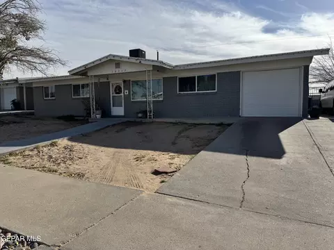 10312 Chinaberry Dr, El Paso, TX 79925