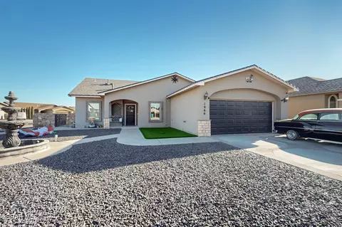 1066 Chris Forbes Cir, Socorro, TX 79927