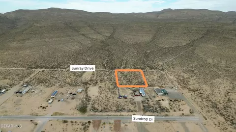 15586 Sunray Dr, El Paso, TX 79938