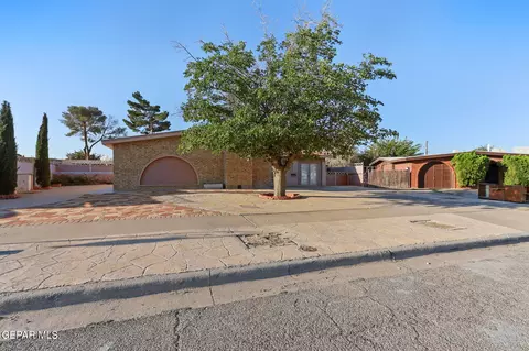 10220 Cardigan Dr, El Paso, TX 79925