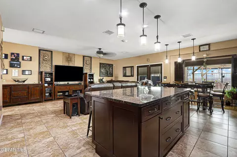 608 Myriam Dr, Anthony, TX 79821 photo 6