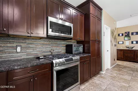 608 Myriam Dr, Anthony, TX 79821 photo 5