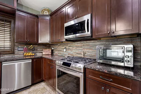608 Myriam Dr, Anthony, TX 79821 photo 4