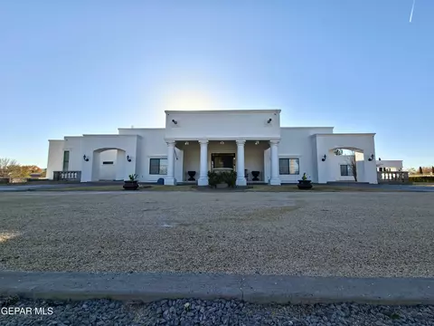 3601 Appaloosa Dr, Santa Teresa, NM 88008