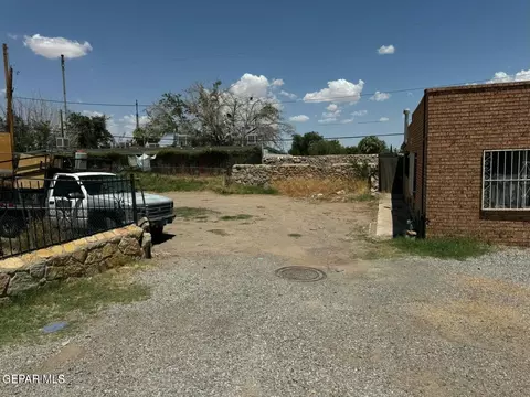 120 N Clark Dr, El Paso, TX 79905