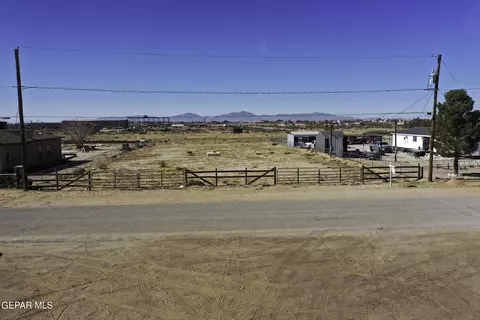 5817 Mountain Sun Dr, Clint, TX 79938